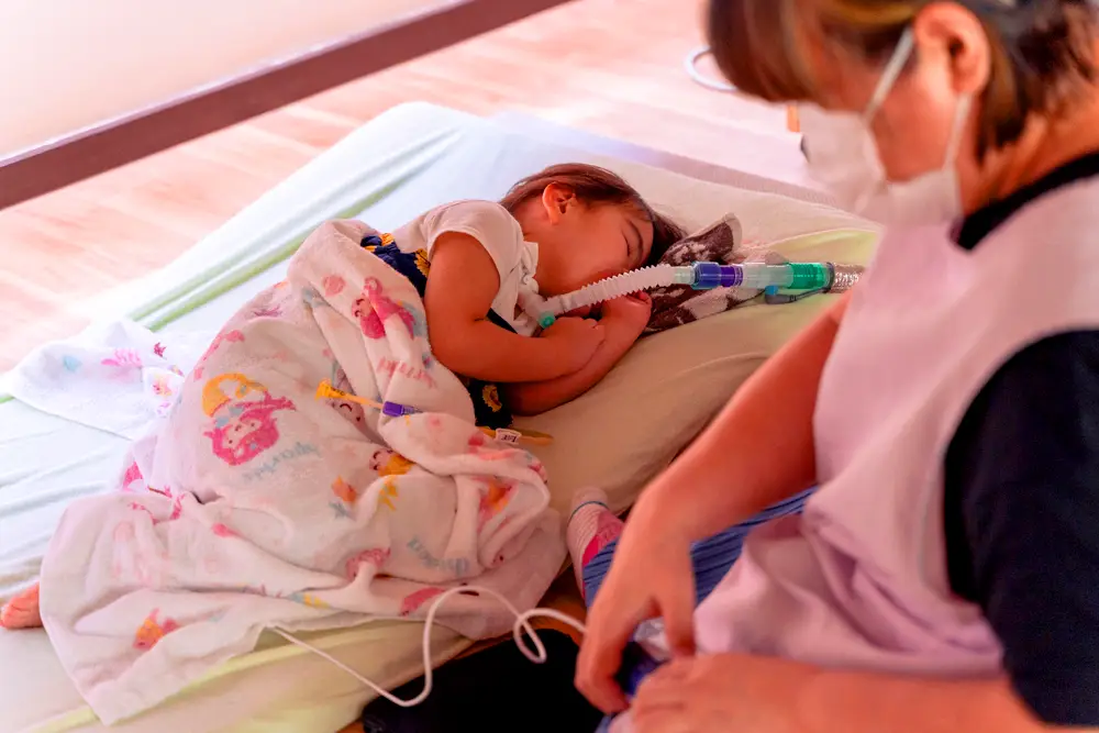 母親は安定した就労が難しい