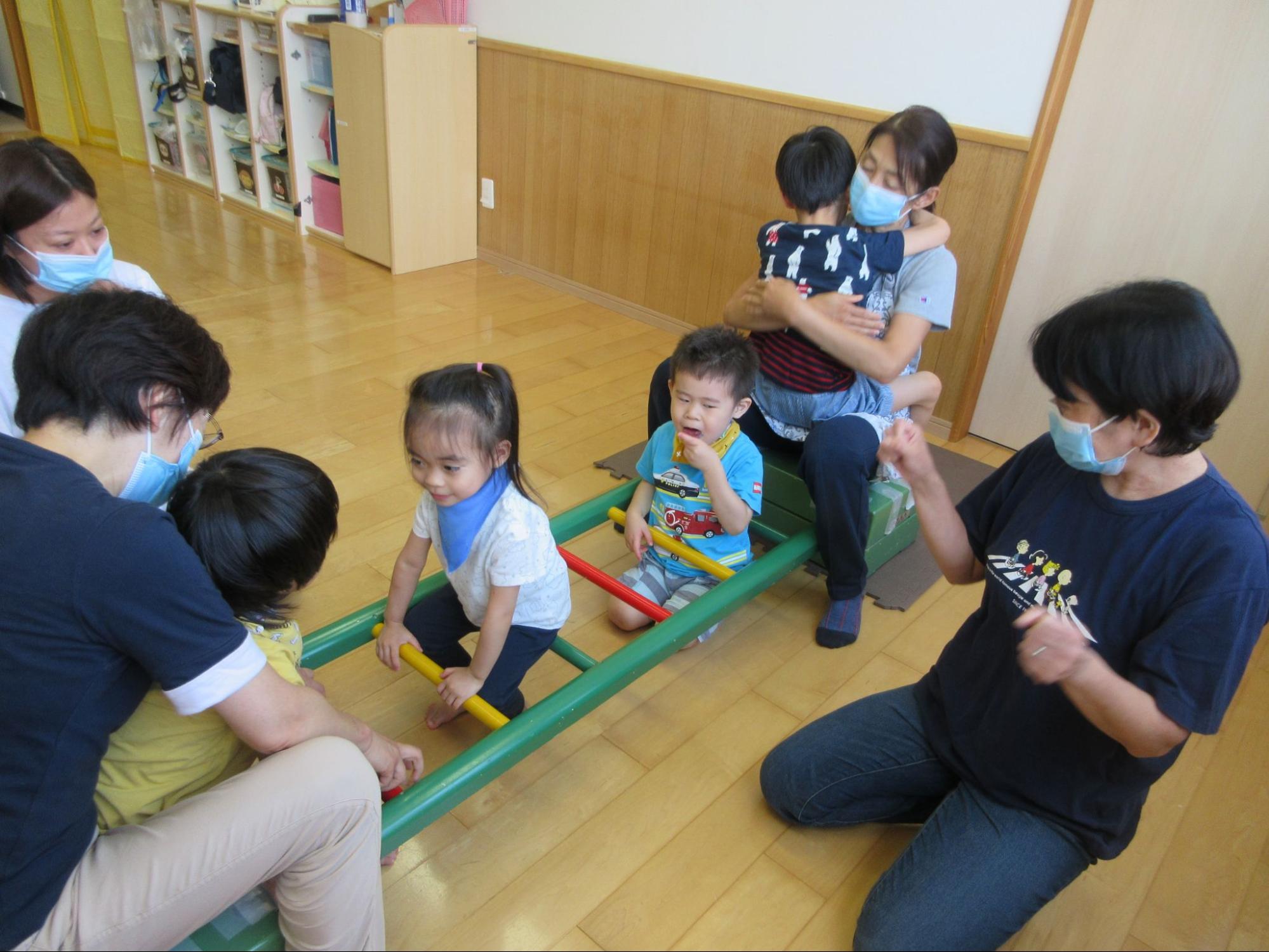 障害児・医療的ケア児の意欲を楽しく引き出すヘレンの遊び（前編）　体を大きく動かして遊ぶ粗大運動とは？